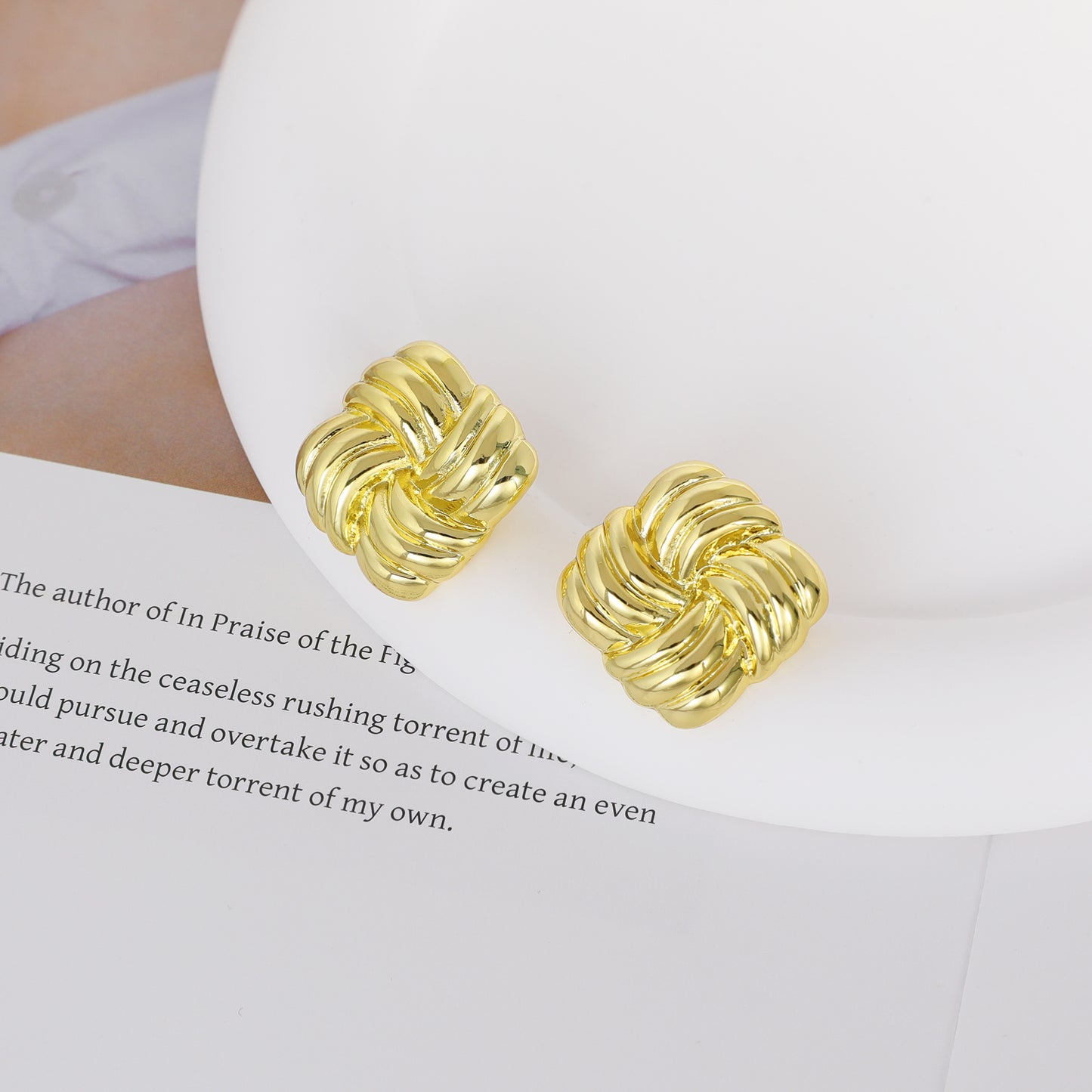 Chunky Gold Earrings Trendy Vintage Gold Shell Geometric Stud Statement Earrings Hypoallergenic Dupes Jewelry for Women Gifts for Her