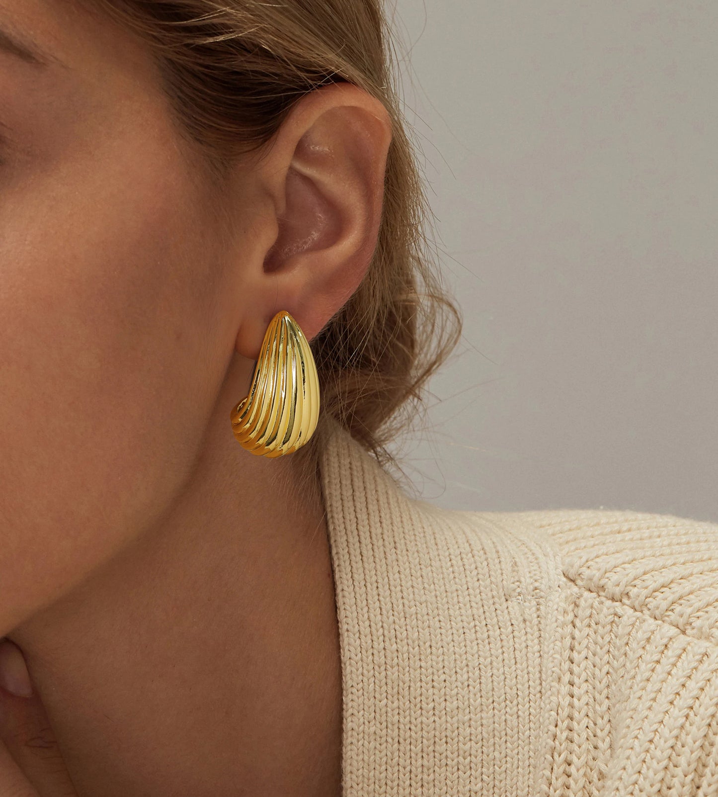 Chunky Gold Earrings Trendy Vintage Gold Shell Geometric Stud Statement Earrings Hypoallergenic Dupes Jewelry for Women Gifts for Her