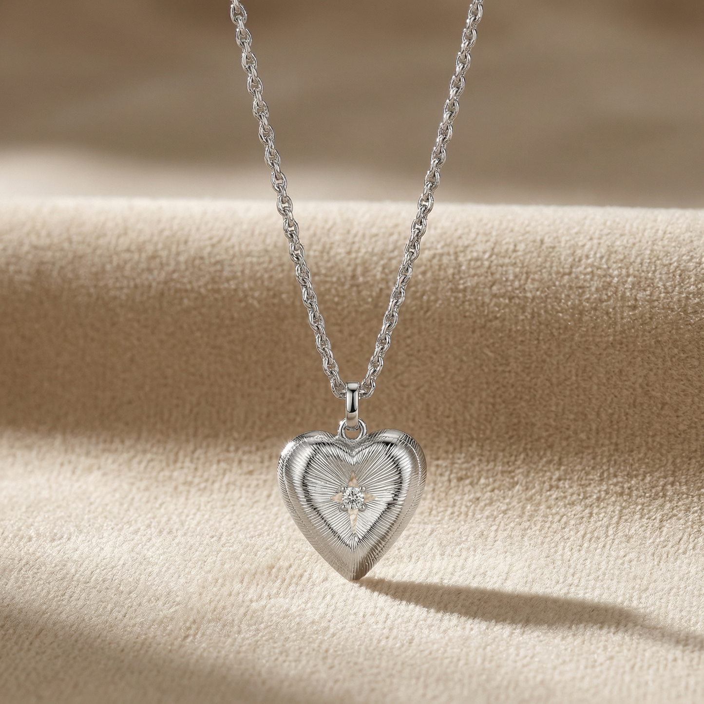 Aprilery Gold Pendant Necklaces for Women Heart Necklace Gold Dainty Fashion Necklaces Jewelry Gifts