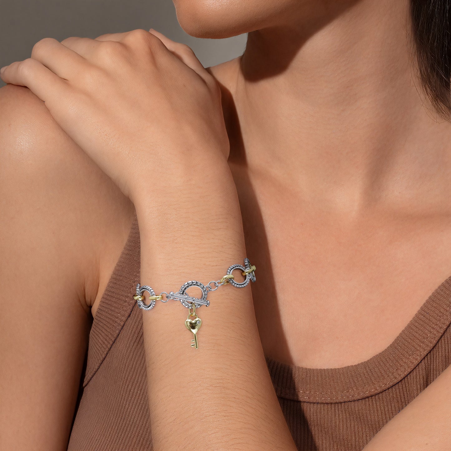 Aprilery Cable Link Bracelet for Women Two Tone Circle Chain Bangle Gold Locks and keys Link Bracelets Trendy Silver and Gold Bracelets Jewelry